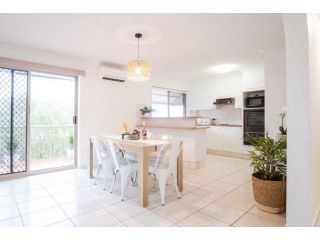 Spacious Family Friendly 3 Bedroom - 2-Minute Walk To Patrolled Kings Beach, Fountains and Playgrounds Apartment, Caloundra - 5