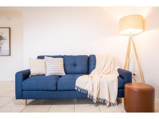 Spacious Family Friendly 3 Bedroom - 2-Minute Walk To Patrolled Kings Beach, Fountains and Playgrounds Apartment, Caloundra - 4