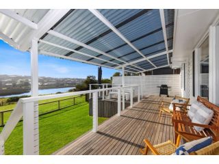 SALTWATER HOUSE - Opposite the beach and views over the lake! Guest house, Ocean Grove - 1