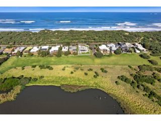 SALTWATER HOUSE - Opposite the beach and views over the lake! Guest house, Ocean Grove - 2