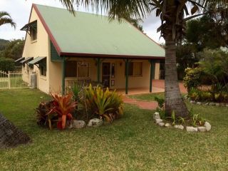 Sand Piper Cottage - Rainbow Beach - Charming and Spacious Beach House - Quiet Location Guest house, Rainbow Beach - 2