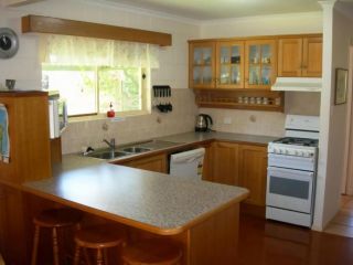 Sand Piper Cottage - Rainbow Beach - Charming and Spacious Beach House - Quiet Location Guest house, Rainbow Beach - 5