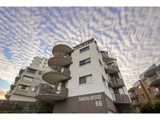 Sandalwood Unit 1 66 Lower Gay Tce Apartment, Caloundra - 2