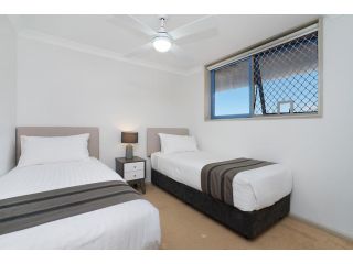 Newcastle Short Stay Accommodation - Sandbar Newcastle Beach Apartment, Newcastle - 4