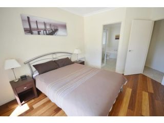 SANDPIPER 10 - Close to town Guest house, Inverloch - 4