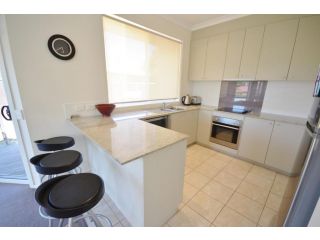 SANDPIPER 10 - Close to town Guest house, Inverloch - 5