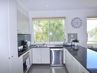 SANDPIPER 3 - CLOSE TO BEACH AND TOWN Guest house, Inverloch - 3