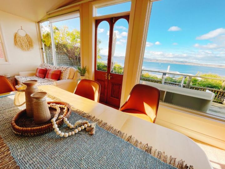 Sandy Bay Beachside Cottage Incredible Waterview Guest house, Sandy Bay - imaginea 8