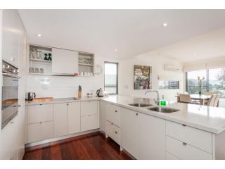 Sandy Beach One Apartment, Lorne - 3