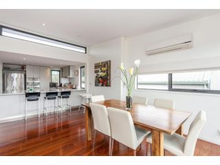 Sandy Beach One Apartment, Lorne - 1