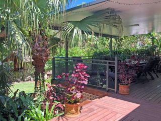 'Sandy Palms' 28 Moorooba Cr - Beautiful Home with Wifi, Air-con and Boat Parking Guest house, Nelson Bay - 2