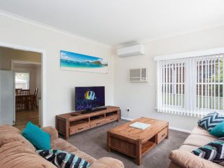 Sandy Shoal', 46 Rigney Street - Shoal Bay Beach Cottage with aircon Guest house, Shoal Bay - 3