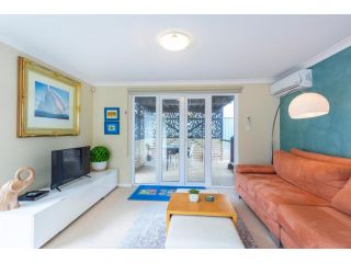 Scarborough Seaview Loft Guest house, Perth - 1