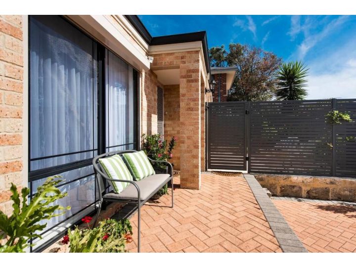 Scarborough Villa on Duke - EXECUTIVE ESCAPES Guest house, Perth - imaginea 11
