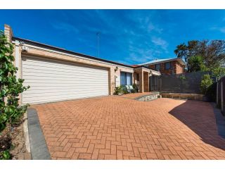 Scarborough Villa on Duke - EXECUTIVE ESCAPES Guest house, Perth - 5