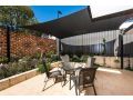 Scarborough Villa on Duke - EXECUTIVE ESCAPES Guest house, Perth - thumb 9