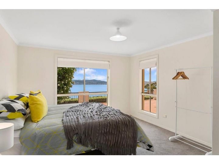 Scenic Sandy Bay Home with Stylish Interior Guest house, Sandy Bay - imaginea 11