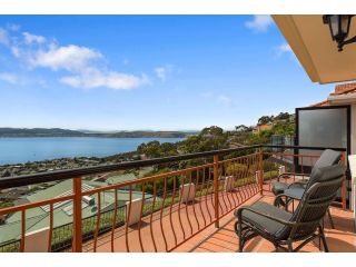 Scenic Sandy Bay Home with Stylish Interior Guest house, Sandy Bay - 2