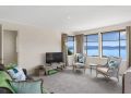 Scenic Sandy Bay Home with Stylish Interior Guest house, Sandy Bay - thumb 8