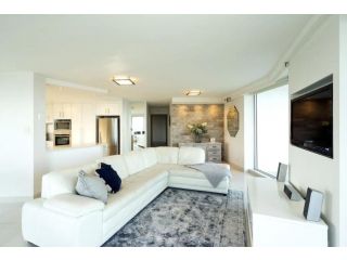 Resort Style Beach Apartment - Surfers Paradise Apartment, Gold Coast - 4