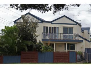 Sea Breeze on the Esplanade Guest house, Lakes Entrance - 2