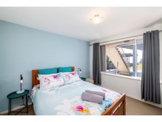 Sea Breeze with city ease Apartment, Port Lincoln - 1