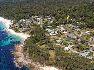 SEA DECK Hyams Beach 4pm Check Out Sundays Guest house, Hyams Beach - 4