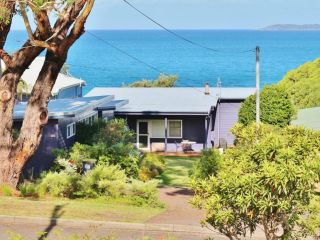 Sea Magic on Hyams Beach 4pm Check Out Sundays Guest house, Hyams Beach - 3