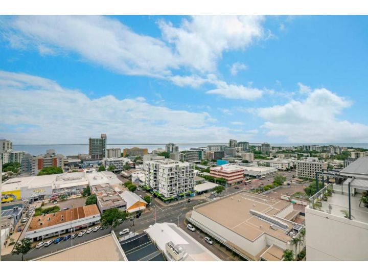 Sea Panorama from the 17th Floor near Esplanade Apartment, Darwin - imaginea 4