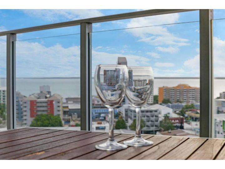 Sea Panorama from the 17th Floor near Esplanade Apartment, Darwin - imaginea 10