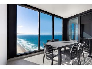 Sea view Beachfront apartment in surfers Apartment, Gold Coast - 3