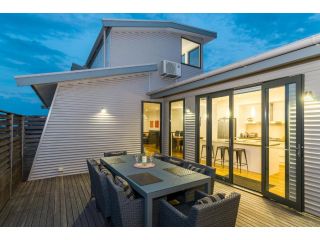 Sea View: Luxury Beachfront Guest house, Torquay - 5