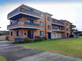 Seabreeze 6 Opposite Bowling Club Apartment, Tuncurry - 3