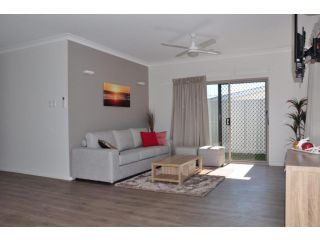 Seadaze 1 - Rainbow Beach, Gorgeous unit close to the beach, Aircon, Pool Guest house, Rainbow Beach - 3