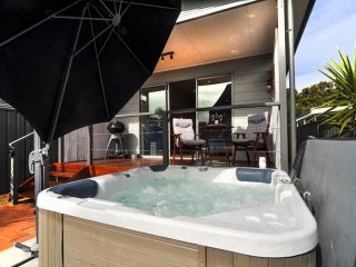 Seagrass Villas dogs by negotiation Bed and breakfast, Normanville - 3