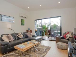 Seagrass Villas dogs by negotiation Bed and breakfast, Normanville - 5