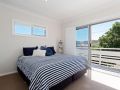 &#x27;SeaHaven&#x27;, 2 Richardson Ave - Large home with Aircon, Smart TV, WIFI, Netflix & Boat Parking Guest house, Anna Bay - thumb 9