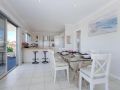 &#x27;SeaHaven&#x27;, 2 Richardson Ave - Large home with Aircon, Smart TV, WIFI, Netflix & Boat Parking Guest house, Anna Bay - thumb 5