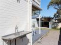 &#x27;SeaHaven&#x27;, 2 Richardson Ave - Large home with Aircon, Smart TV, WIFI, Netflix & Boat Parking Guest house, Anna Bay - thumb 17