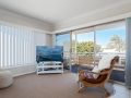&#x27;SeaHaven&#x27;, 2 Richardson Ave - Large home with Aircon, Smart TV, WIFI, Netflix & Boat Parking Guest house, Anna Bay - thumb 6