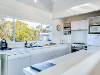 Seascape Cottage at Hyams 4pm Check Out Sundays Guest house, Hyams Beach - 5