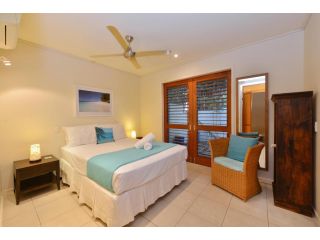Seascape Holidays Villa 8 Surya Apartment, Port Douglas - 4