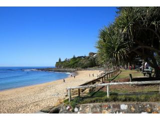 Seashells Unit 3, 18 Queen of Colonies Parade. Moffat Beach Apartment, Caloundra - 3