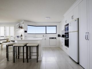 Seashells Unit 3, 18 Queen of Colonies Parade. Moffat Beach Apartment, Caloundra - 5