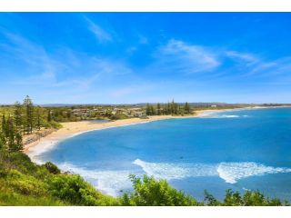 Seashells Unit 3, 18 Queen of Colonies Parade. Moffat Beach Apartment, Caloundra - 2