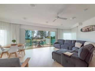 2 Bedroom Beachside Apartment with Air Conditioning and Great Ocean Views Apartment, Alexandra Headland - 3