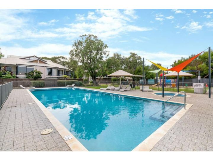 Seaside Holiday - Unit 62 at Cape View Resort Guest house, Broadwater - imaginea 7