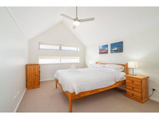 Seaside Holiday - Unit 62 at Cape View Resort Guest house, Broadwater - 3