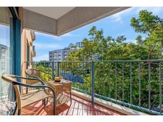 Seaside Oasis with Balcony along the Esplanade Apartment, Darwin - 2