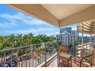 Seaside Serenity with Pool and Esplanade Views Apartment, Darwin - 2